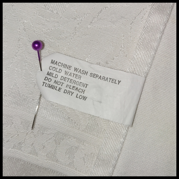 4 White Placemats - Picture 9 of 9